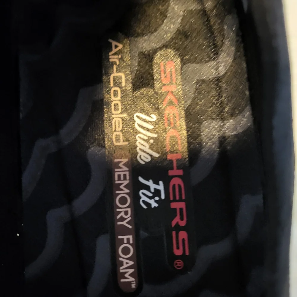 Womens Skechers Black Seager Scalloped Slip-On Sz 7.5 Wide - Picture 2 of 13